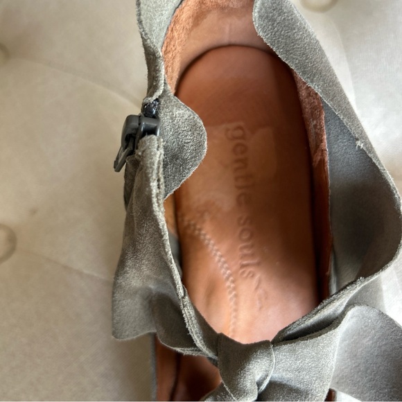 Gentle Souls Kenneth Cole Dawnest Gray Suede Wedge Ankle Shoes Bow Size 7M - Picture 8 of 10